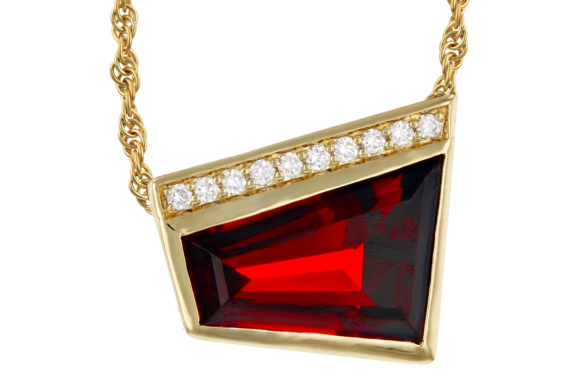 L330-38785: NECKLACE 3.92 GARNET 4.00 TGW
